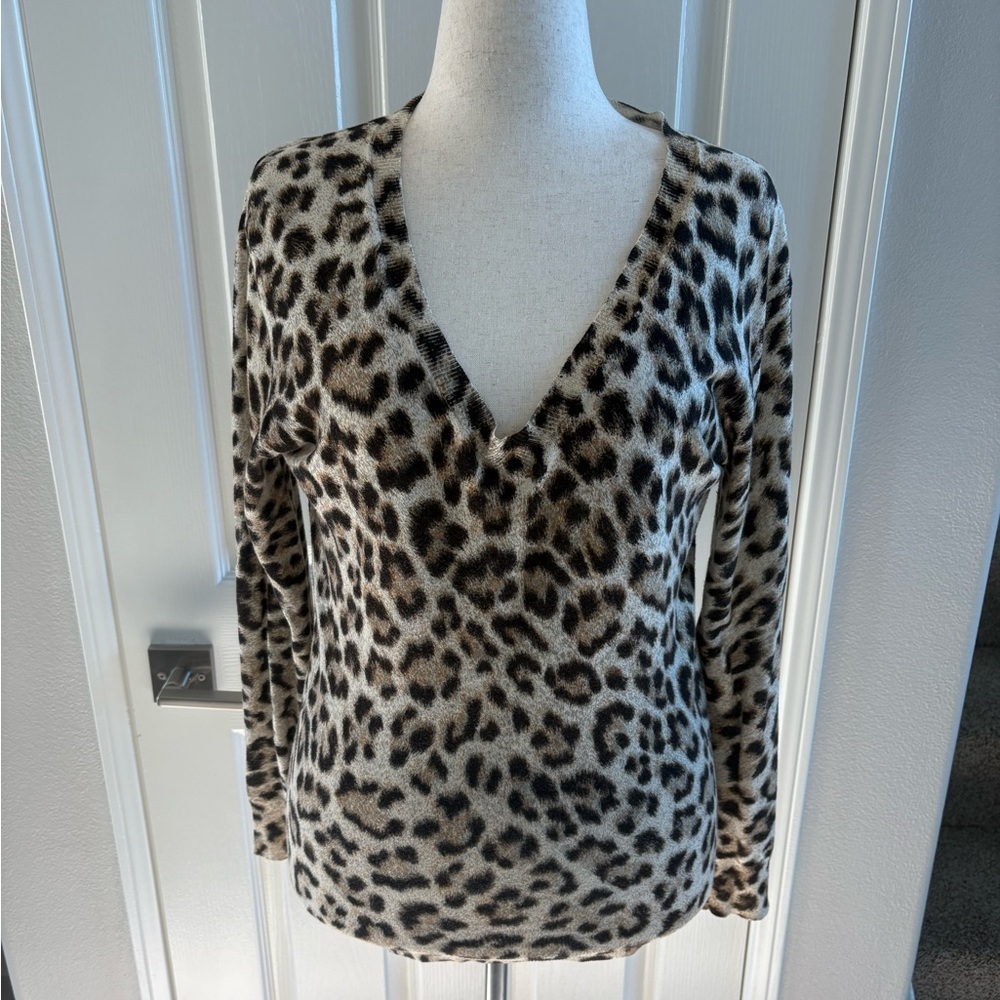 Michael Kors | Leopard Print V-Neck Sweater | M | Very Good Condition.